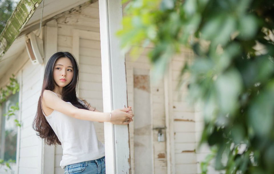 “这样会否太冒险了一些，可以等汉中兵马赶到再行上路。”邓贤苦笑道。